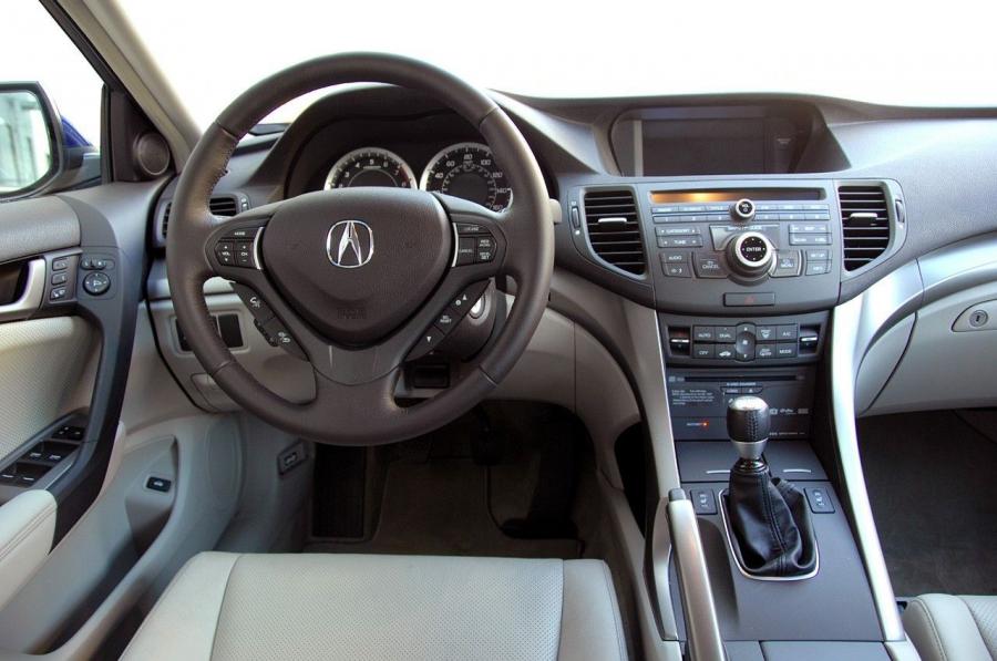 Торпедо Acura TSX 2008 года  (фото 23 из 210)
